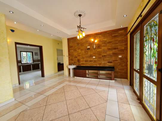 6 Bed House with En Suite at Kizingo image 6