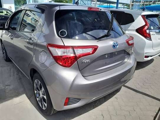TOYOTA VITZ 2018 HYBRID image 5