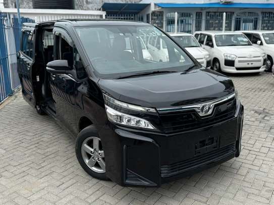 Toyota voxy 2018 Black image 1