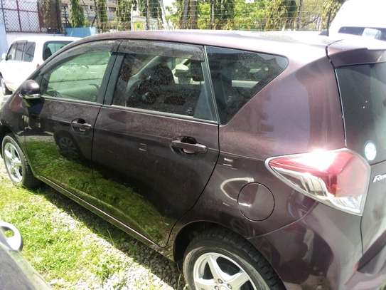 Toyota Ractis image 2