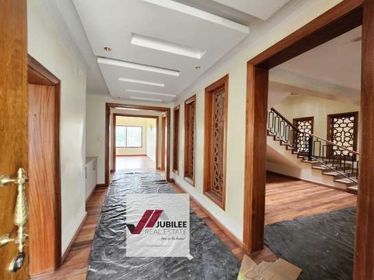 6 Bed House with En Suite in Runda image 15