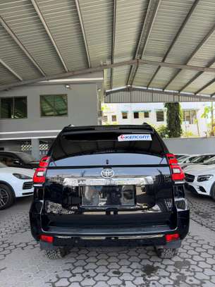 Toyota Land Cruiser Prado Black SUV Rugged Off-Road 2021 image 2
