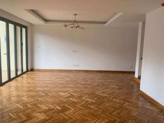 4 Bed Apartment with En Suite in Rosslyn image 23