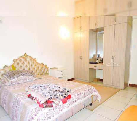 4 Bed Apartment with En Suite in Parklands image 10