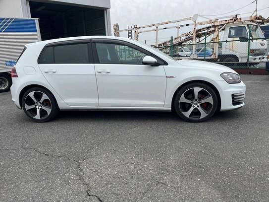 GOLF GTI image 9