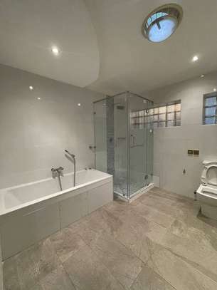 4 Bed House with En Suite in Muthaiga image 2