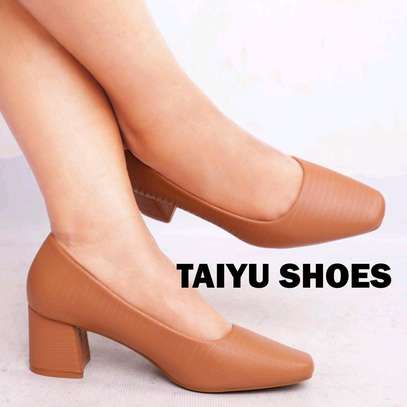 Closed low taiyu heels image 3