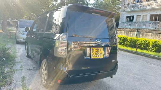 Toyota voxy KCK image 7