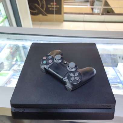 Playstation 4 slim image 1