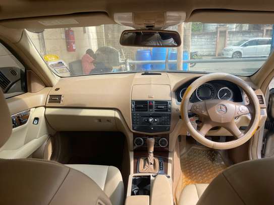 Mercedes benz c250 image 3