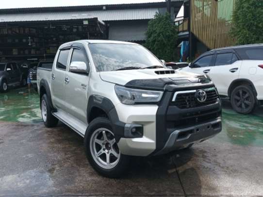 2014 HILUX DCAB AUTO 2500CC 2WD DIESEL FACELIFTED TO ROCCO image 1