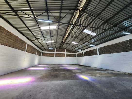 12,000 ft² Warehouse with Parking in Ruaraka image 2