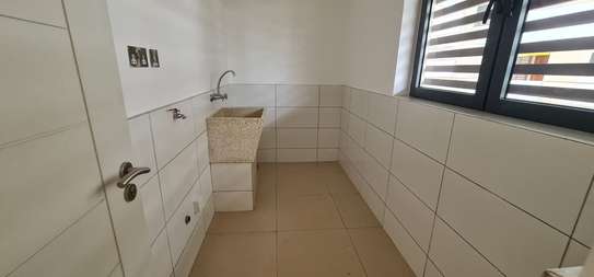 2 Bed Apartment with En Suite in Thika Road image 5
