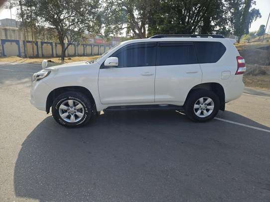 Toyota land cruiser prado used petrol image 9
