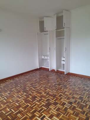 3 bedroom apartment with a Dsq sale image 4