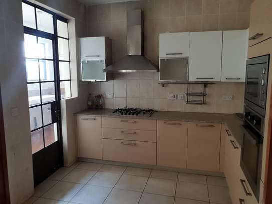 3 Bed Apartment with En Suite in Kilimani image 19