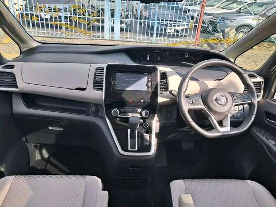 Nissan  Serena hybrid image 7