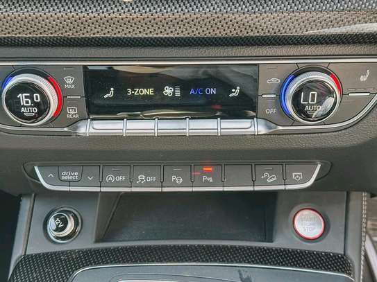 Audi SQ5 S-line white 2018 image 9