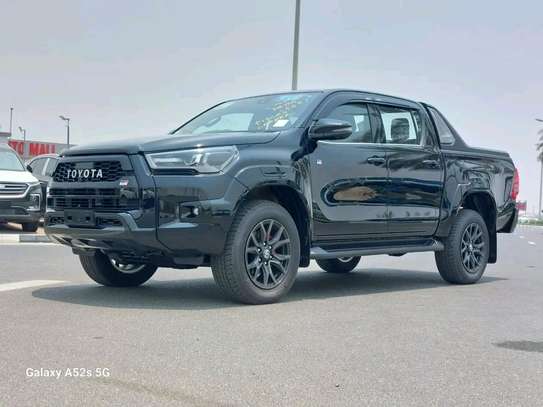 Toyota Hilux double cabin black 2019 diesel image 3