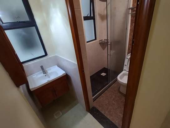 1 Bed Apartment in Kilimani image 5