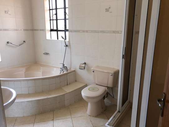5 Bed House with En Suite at Runda image 1
