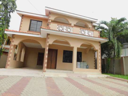 5 Bed Villa with En Suite at Nyali image 1