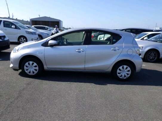 TOYOTA AQUA KDE (MKOPO/HIRE PURCHASE ACCEPTED) image 6
