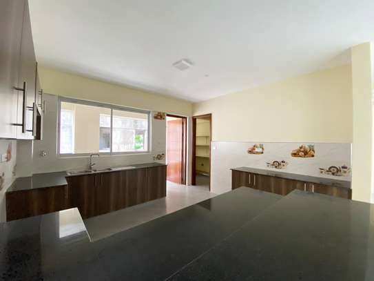 4 Bed Apartment with En Suite at Fourth Parklands Avenue image 13