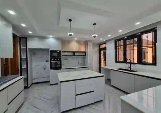 5 Bed Townhouse with En Suite in Runda image 6