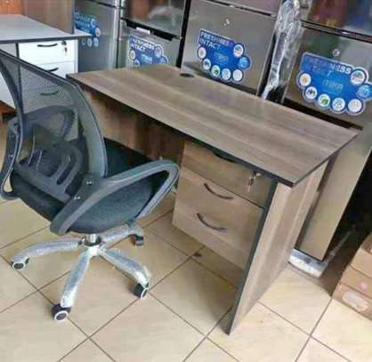 Office chair with a lockable desk image 1