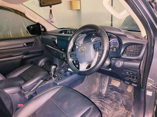 Toyota Hilux double cabin 2016 Slightly used image 4