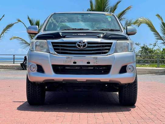 Toyota Hilux double cabin image 9