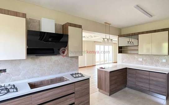 3 Bed Apartment with En Suite in Kilimani image 1