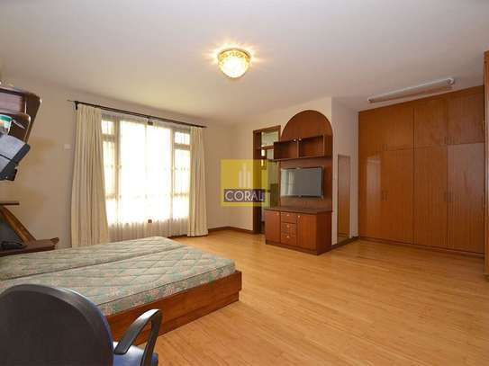 4 Bed Apartment with En Suite in Riverside image 21