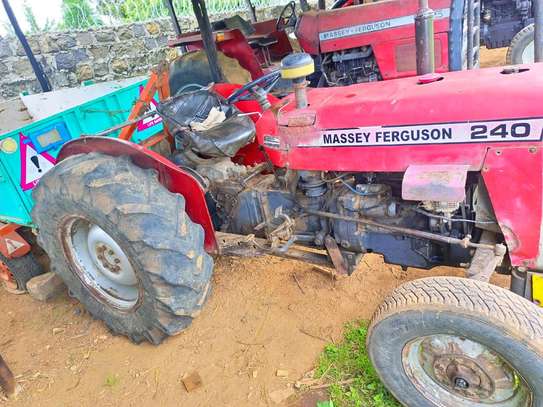 Massey Ferguson 240 tractor image 3