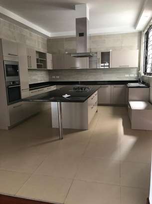 4 Bed Apartment with En Suite in Westlands Area image 2