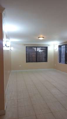 5 Bed Townhouse with En Suite at Ridgemount Court image 1