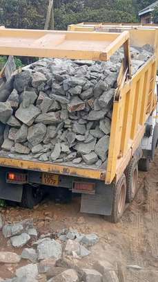 Machine cut/ Hand cut stones Ballast & Hardcores image 2