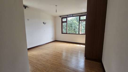 3 Bed Apartment with En Suite at Riverside image 27
