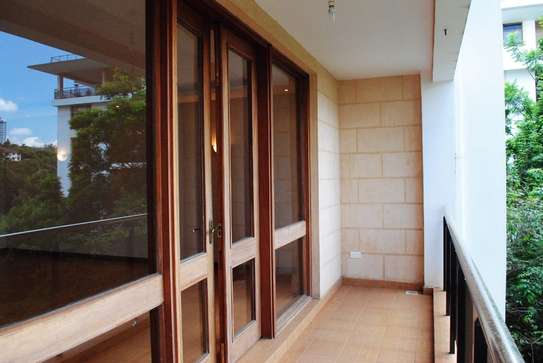 3 Bed Apartment with En Suite at Riverside image 6
