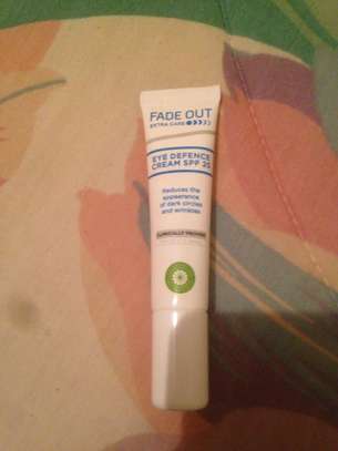Fade Out Extra Care Eye Cream For Dark Circles And Wrinkles image 2
