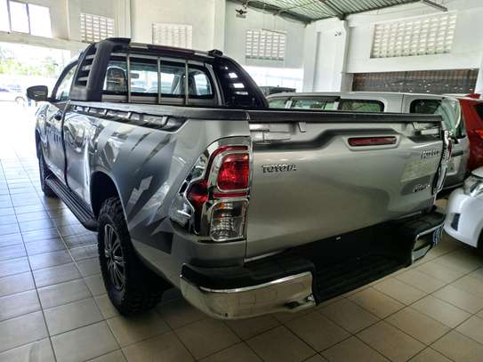 Toyota Hilux single silver image 2