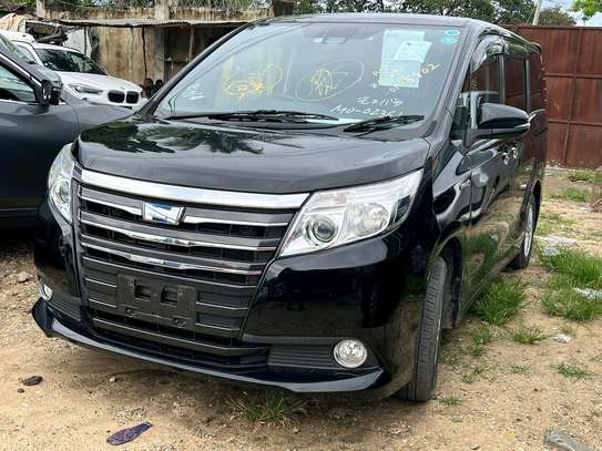 TOYOTA NOAH HYBRID (We accept hire purchase) image 5