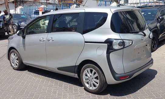 Toyota Sienta 2018 Non hybrid image 4