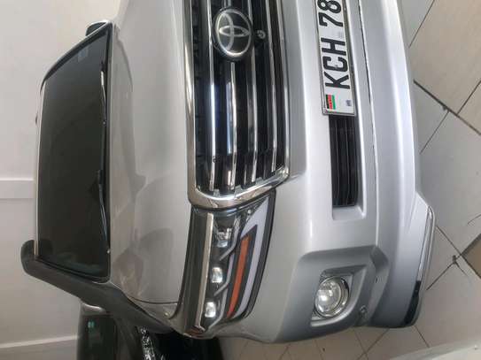 Toyota landcruiser Prado V8 image 5