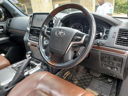 Toyota Landcruiser TXL 2016 model image 1