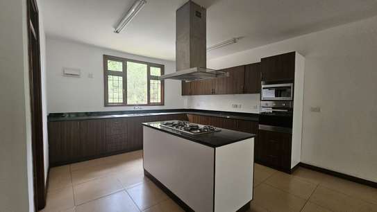 3 Bed Apartment with En Suite at Riverside image 9