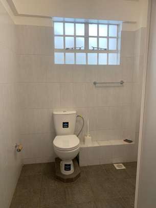 2 bedroom apartment master Ensuite available image 12