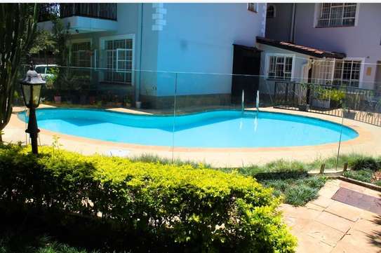 5 Bed Townhouse with En Suite in Nyari image 4