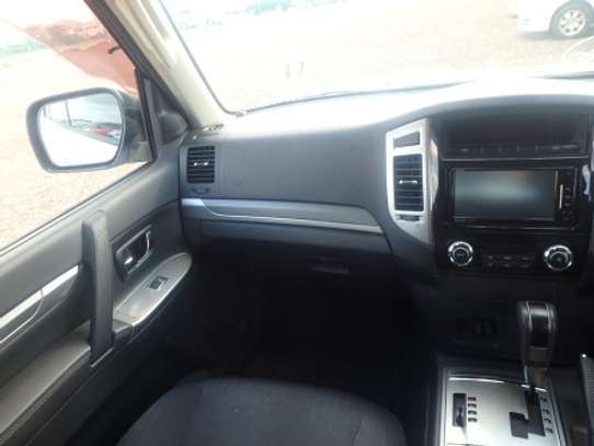 MITSUBISHI PAJERO image 7